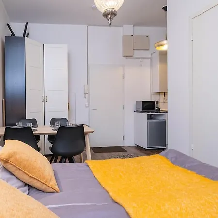 Cozy Downtown Fredrikinkatu Wi-fi Apartment *